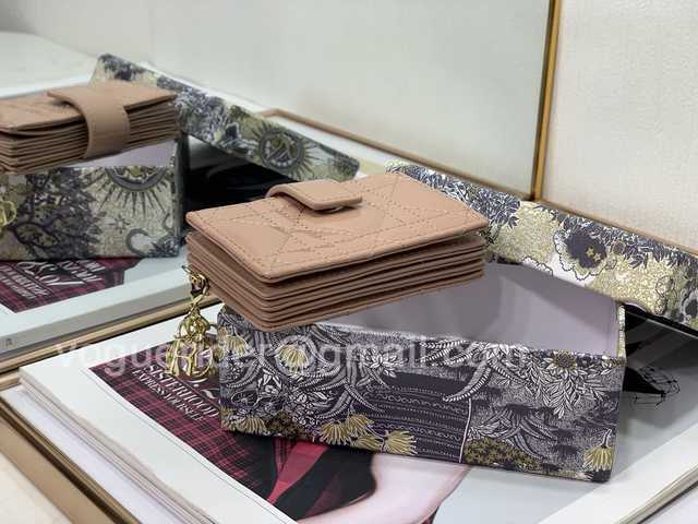 2236 Card Holder 10 2236 Card Holder 10