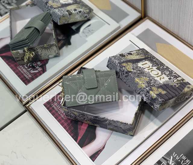 2236 Card Holder 10 2236 Card Holder 10