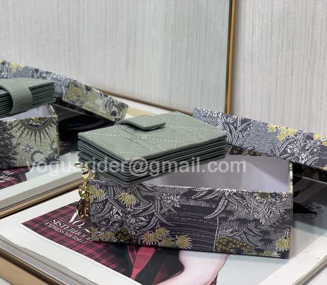 2236 Card Holder 10 2236 Card Holder 10