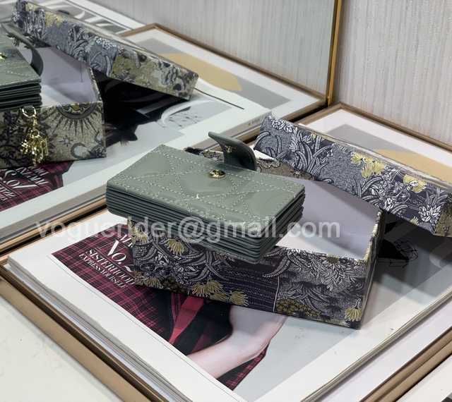 2236 Card Holder 10 2236 Card Holder 10