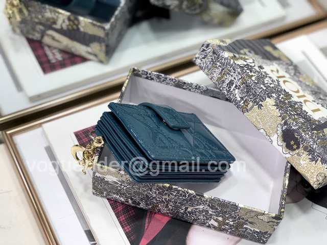 2236 Card Holder 10 2236 Card Holder 10