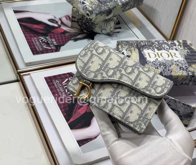 2220 Saddle Card Holder 10 2220 Saddle Card Holder 10