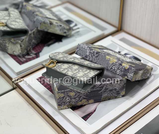 2220 Saddle Card Holder 10 2220 Saddle Card Holder 10