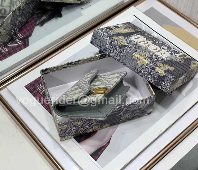 2220 Saddle Card Holder 10 2220 Saddle Card Holder 10