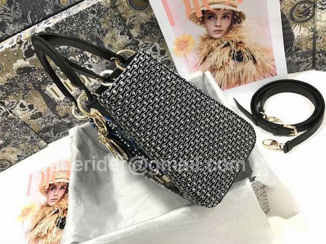M0565 Embroidery 24 M0565 Embroidery 24