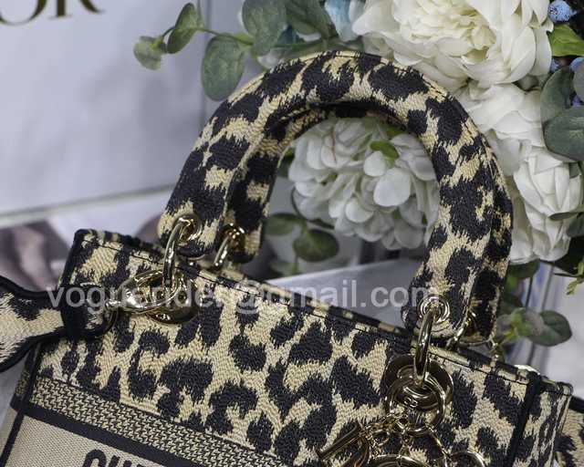M8002 Embroidery 24 M8002 Embroidery 24