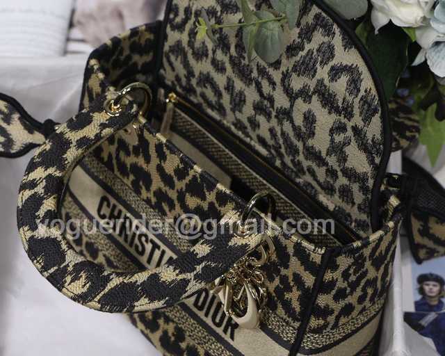 M8002 Embroidery 24 M8002 Embroidery 24
