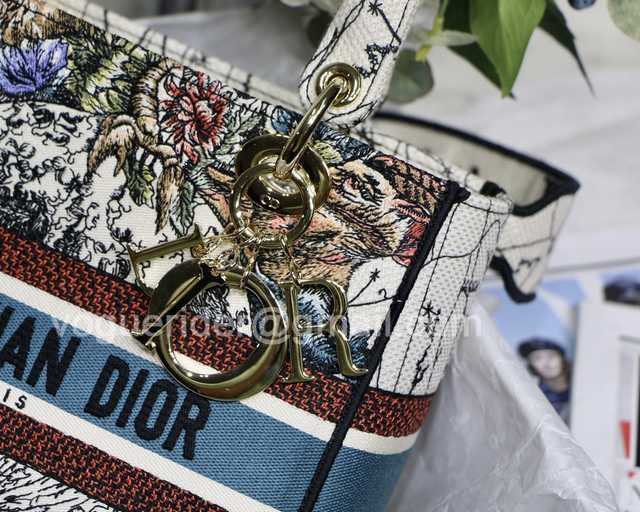M8002 Embroidery 24 M8002 Embroidery 24