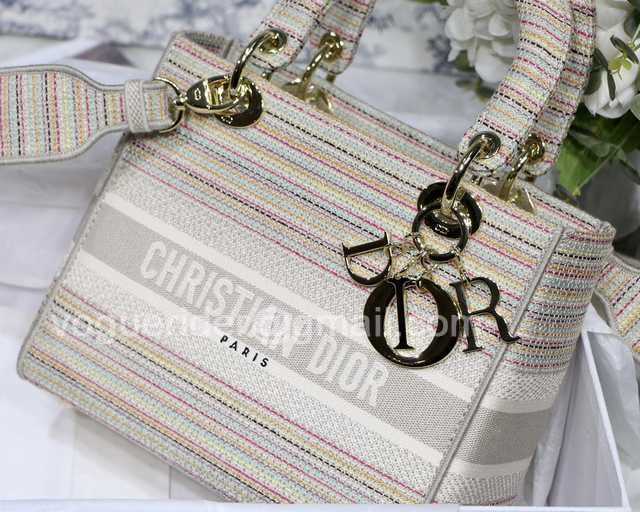 M8002 Embroidery 24 M8002 Embroidery 24