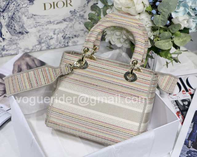 M8002 Embroidery 24 M8002 Embroidery 24