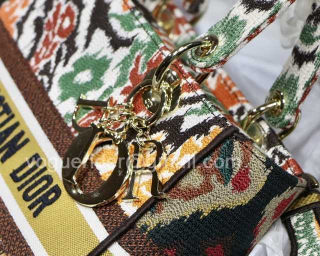 M8002 Embroidery 24 M8002 Embroidery 24