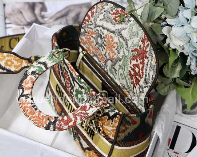 M8002 Embroidery 24 M8002 Embroidery 24
