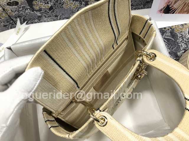 M0565 Embroidery 24 M0565 Embroidery 24