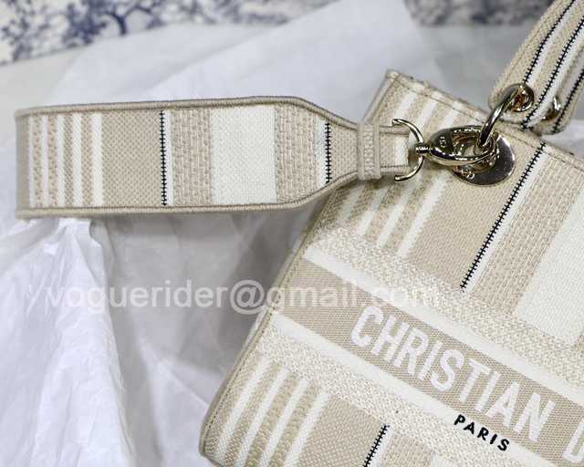 M8002 Embroidery 24 M8002 Embroidery 24