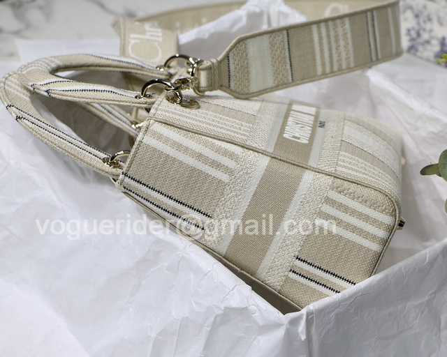 M8002 Embroidery 24 M8002 Embroidery 24