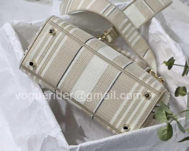 M8002 Embroidery 24 M8002 Embroidery 24