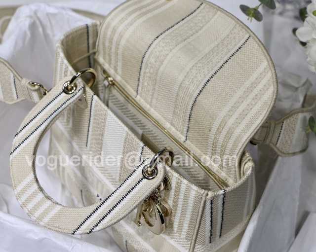 M8002 Embroidery 24 M8002 Embroidery 24