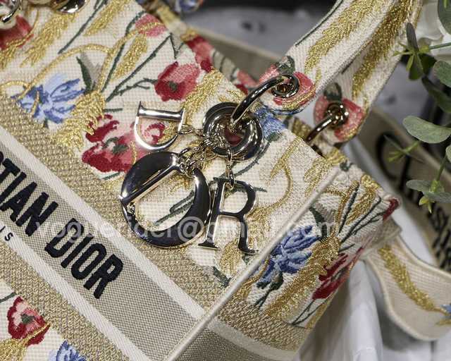 M8002 Embroidery 24 M8002 Embroidery 24