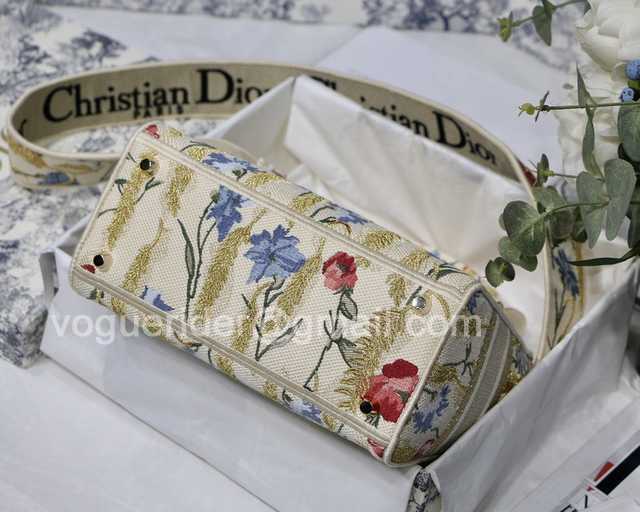 M8002 Embroidery 24 M8002 Embroidery 24