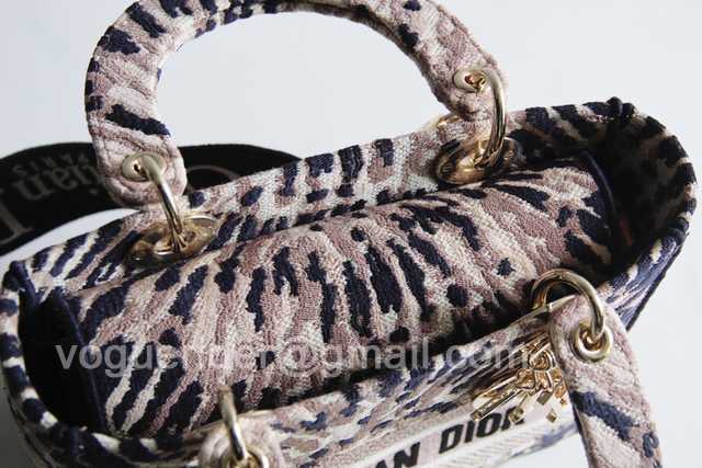 M8002 Embroidery 24 M8002 Embroidery 24