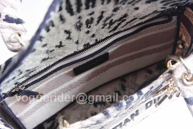 M8002 Embroidery 24 M8002 Embroidery 24