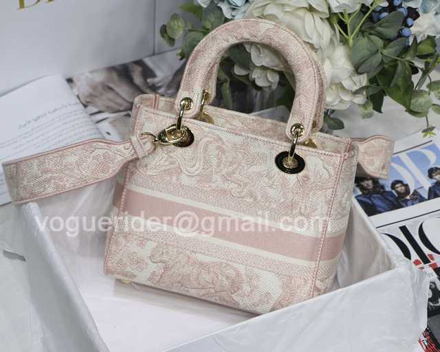 M8002 Embroidery 24 M8002 Embroidery 24