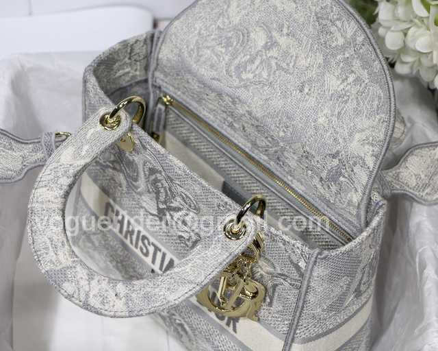 M8002 Embroidery 24 M8002 Embroidery 24