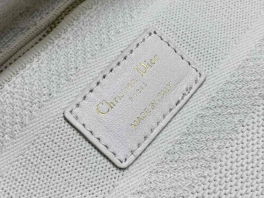 5L 6605 24 Embroidery