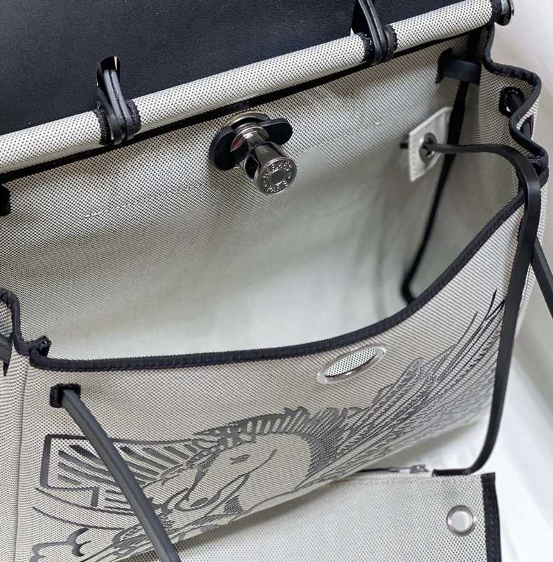 Herbag Zip 31 Interior Stitches Herbag Zip 31 Interior Stitches