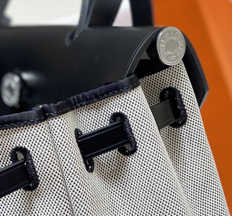 Herbag Zip 31 Interior Stitches Herbag Zip 31 Interior Stitches