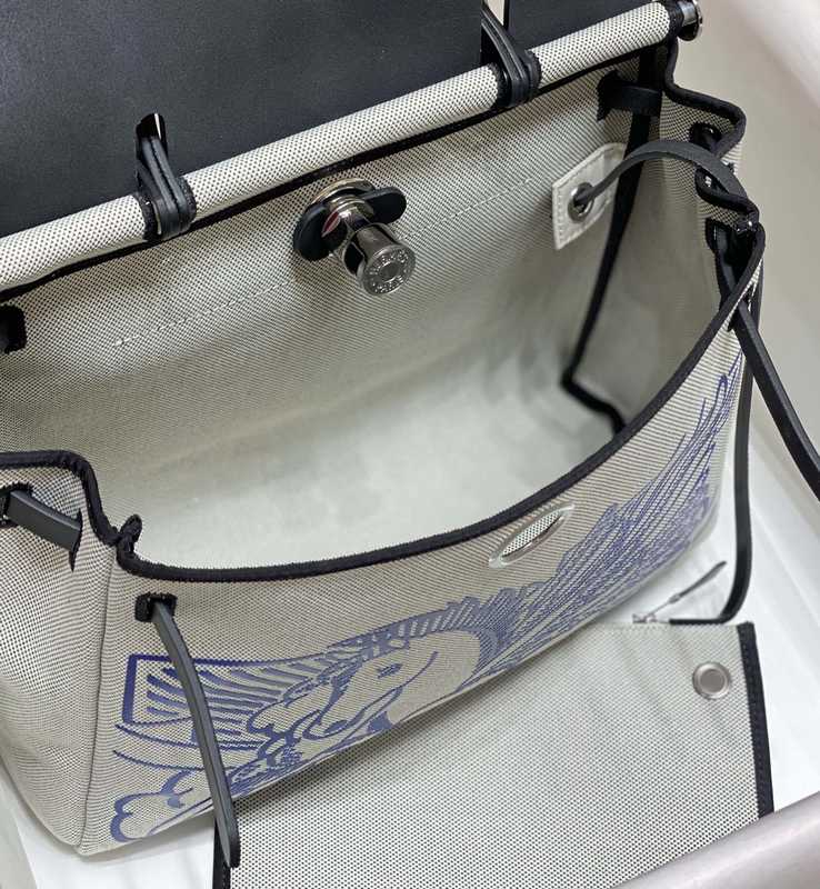 Herbag Zip 31 Interior Stitches Herbag Zip 31 Interior Stitches