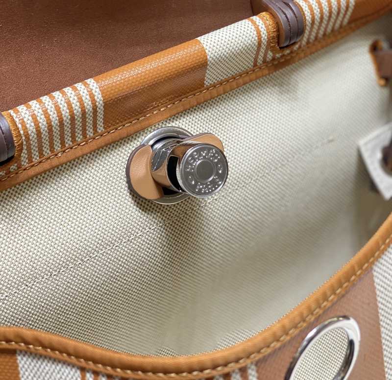 Herbag Zip 31 Interior Stitches Herbag Zip 31 Interior Stitches