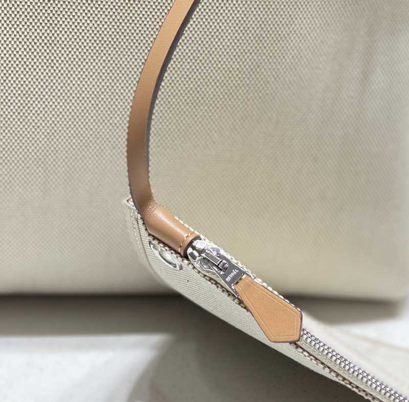 Herbag Zip 31 Interior Stitches