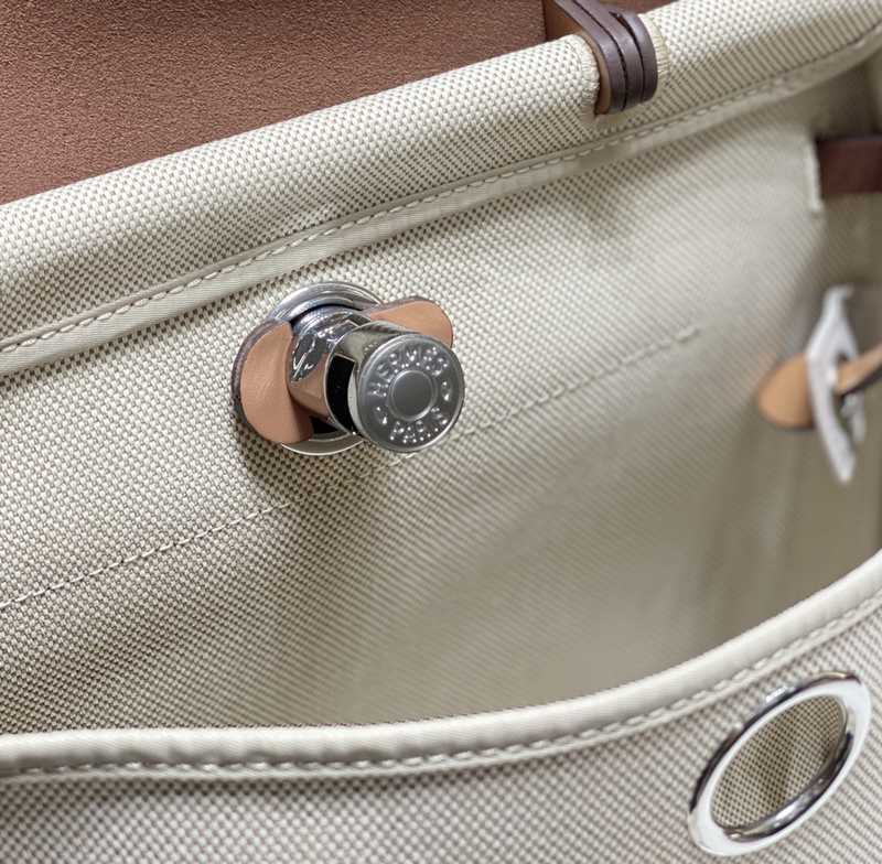 Herbag Zip 31 Interior Stitches