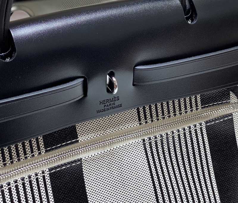 Herbag Zip 31 Interior Stitches Herbag Zip 31 Interior Stitches