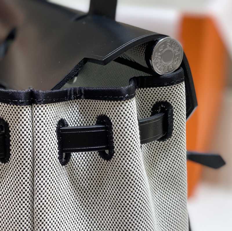 Herbag Zip 31 Interior Stitches Herbag Zip 31 Interior Stitches