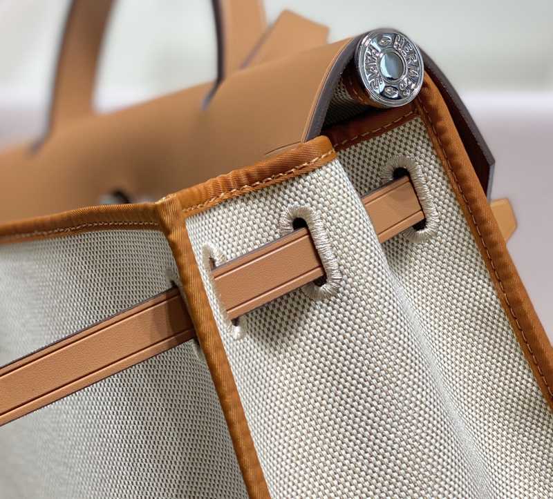Herbag Zip 31 Exterior Stitches Herbag Zip 31 Exterior Stitches