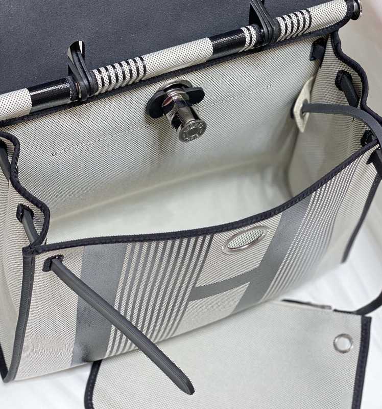 Herbag Zip 31 Exterior Stitches Herbag Zip 31 Exterior Stitches