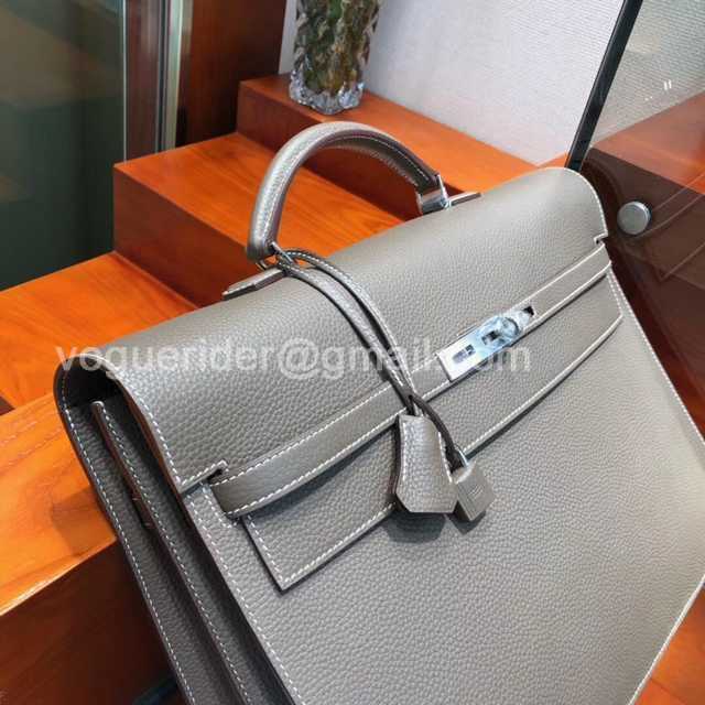 Briefcase Togo 38 code:etoupe 18 Briefcase Togo 38 code:etoupe 18
