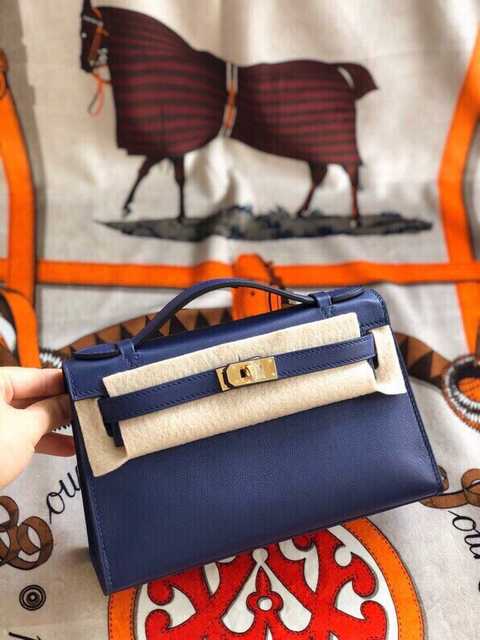 Mini Pochette Swift 22