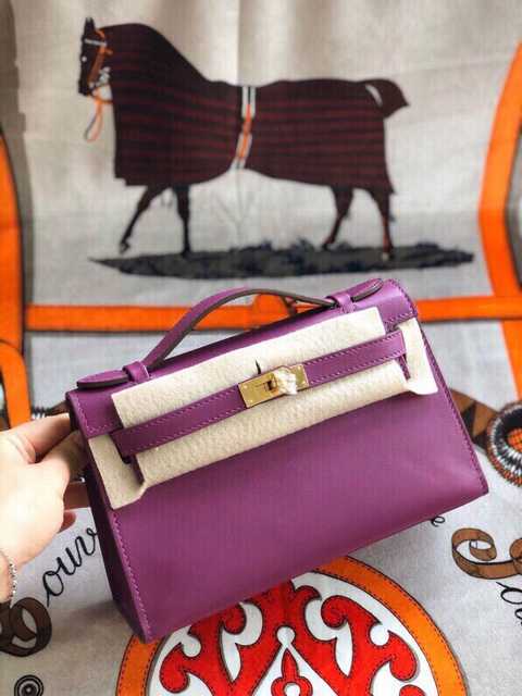 Mini Pochette Swift 22