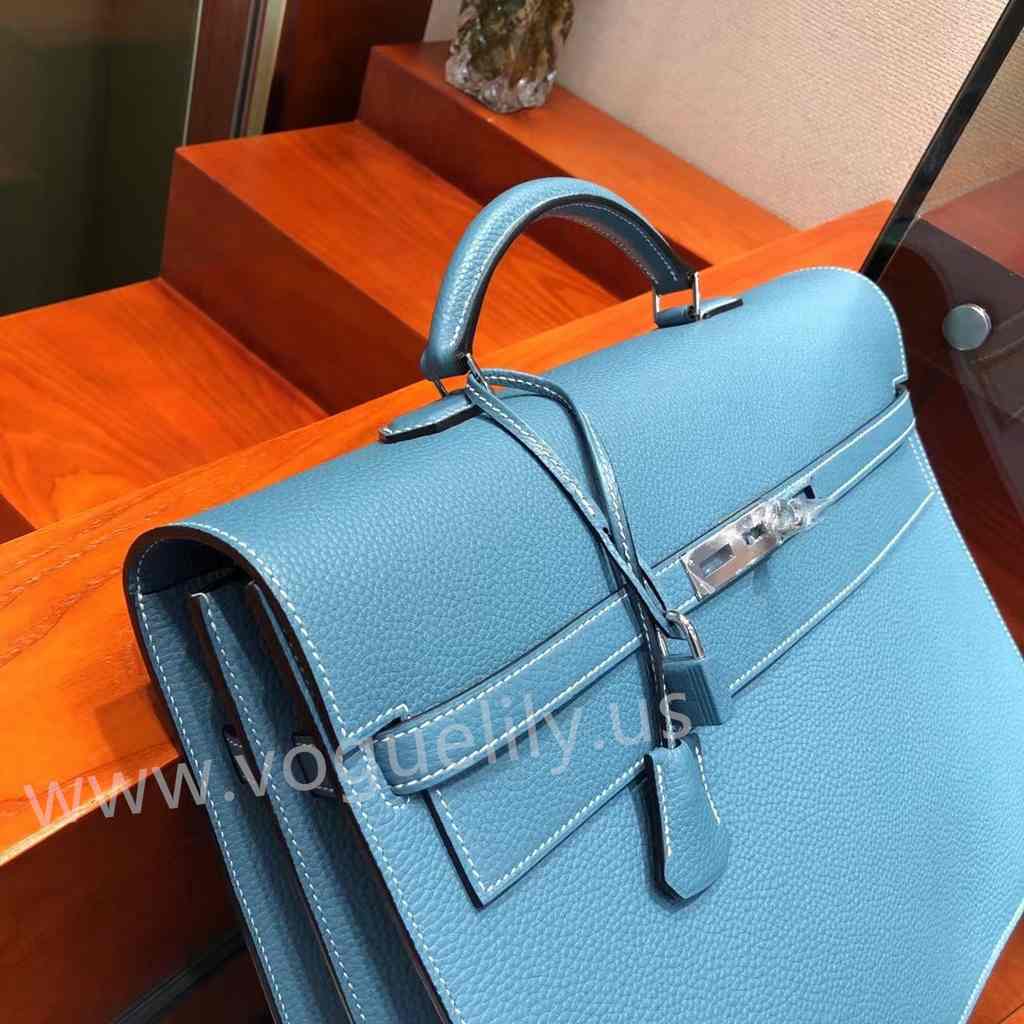 Briefcase Togo 38 Code:bleu jean 75 Briefcase Togo 38 Code:bleu jean 75