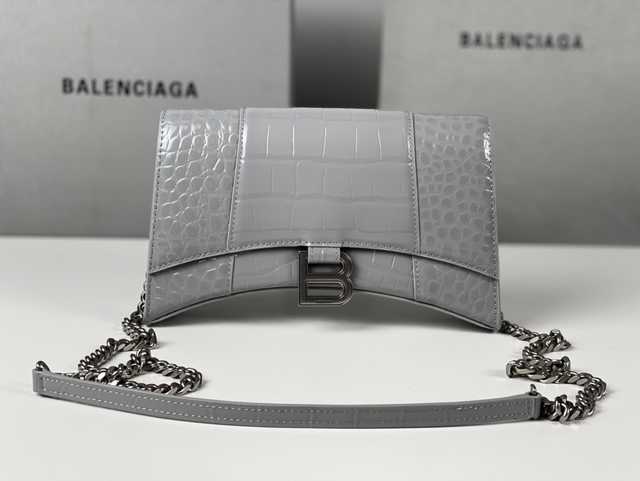 BA198 Hourglass Chain Bag 22