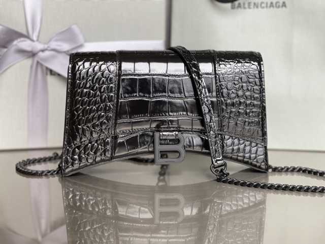 BA198 Hourglass Chain Bag 22