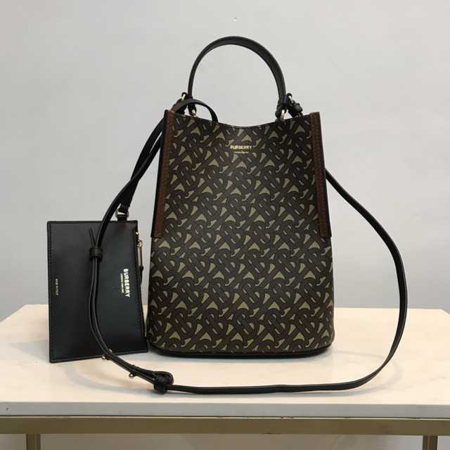 80268251 Burberry 25