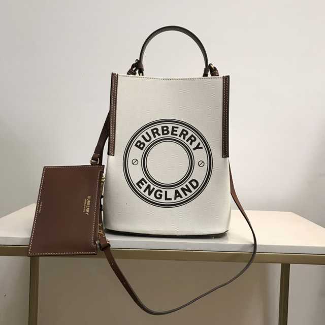 80268241 Burberry 25