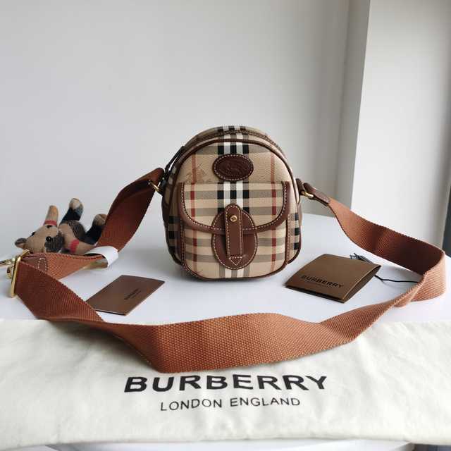 Burberry 17