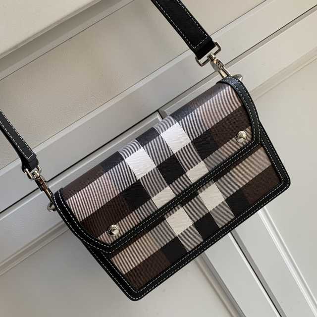 Burberry Crossbody 20