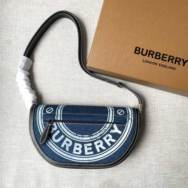 7071 Burberry 26