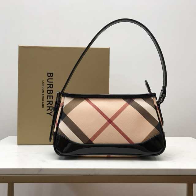 8011120 Burberry 24